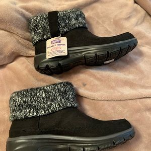 Skechers - relaxed fit bootie women’s size 7 Free Shipping